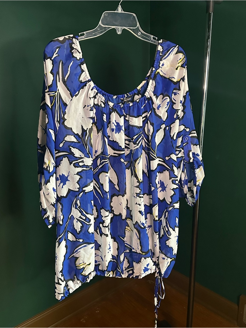 Daisy Fuentes Royal Blue and White Floral Tunic